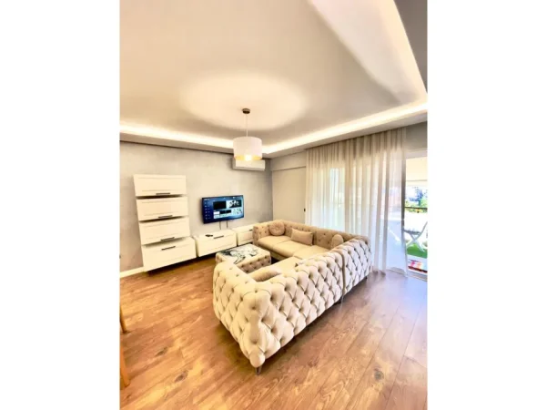 Tirane, jepet me qera apartament 2+1+Ballkon Kati 6, 115 m² 800 € (kopshti botanik)