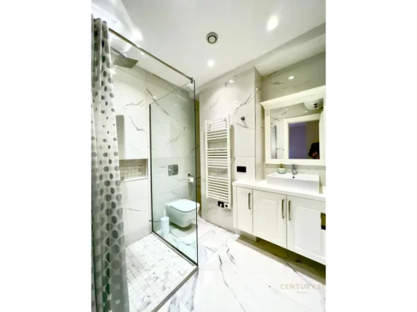 Tirane, jepet me qera apartament 2+1+Ballkon Kati 6, 115 m² 800 € (kopshti botanik)