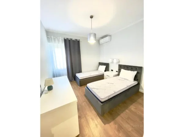 Tirane, jepet me qera apartament 2+1+Ballkon Kati 6, 115 m² 800 € (kopshti botanik)