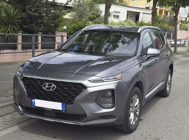 Tirane, shitet makine Benzin, automatik 1 km 15.000 €