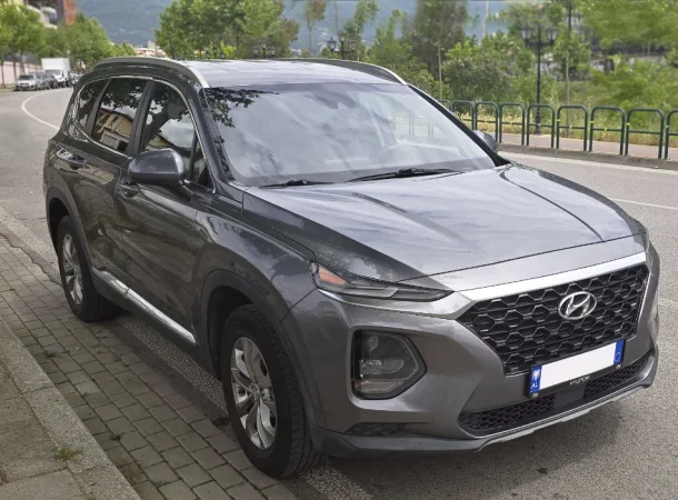 Tirane, shitet makine Benzin, automatik 1 km 15.000 €