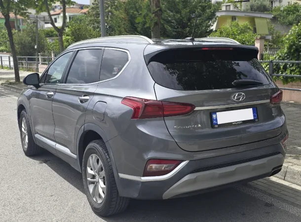 Tirane, shitet makine Benzin, automatik 1 km 15.000 €
