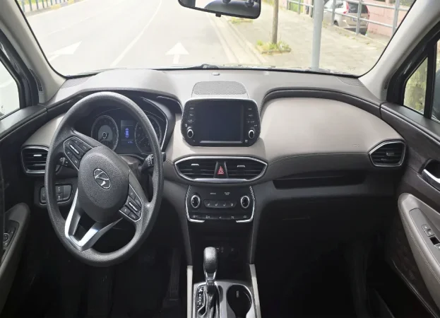 Tirane, shitet makine Benzin, automatik 1 km 15.000 €