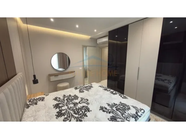 Tirane, jepet me qera apartament 2+1+Ballkon Kati 7, 111 m² 950 € (Rruga Jordan Misja)