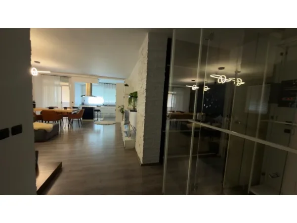 Tirane, jepet me qera apartament 2+1 Kati 5, 115 m² 950 € (komuna e parisit)