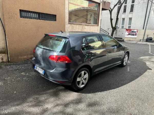 Tirane, shitet makine GOLF 7 Nafte, gri e erret manuale Kondicioner 306.000 km 5.000 €