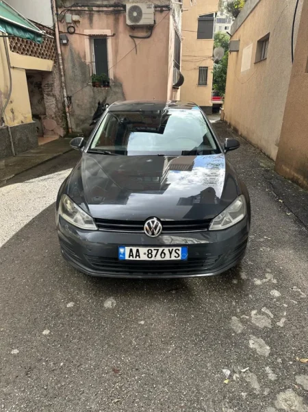 Tirane, shitet makine GOLF 7 Nafte, gri e erret manuale Kondicioner 306.000 km 5.000 €