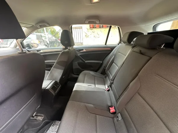 Tirane, shitet makine GOLF 7 Nafte, gri e erret manuale Kondicioner 306.000 km 5.000 €