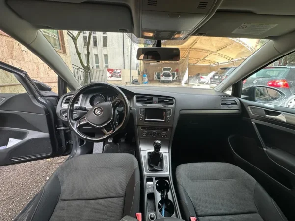 Tirane, shitet makine GOLF 7 Nafte, gri e erret manuale Kondicioner 306.000 km 5.000 €