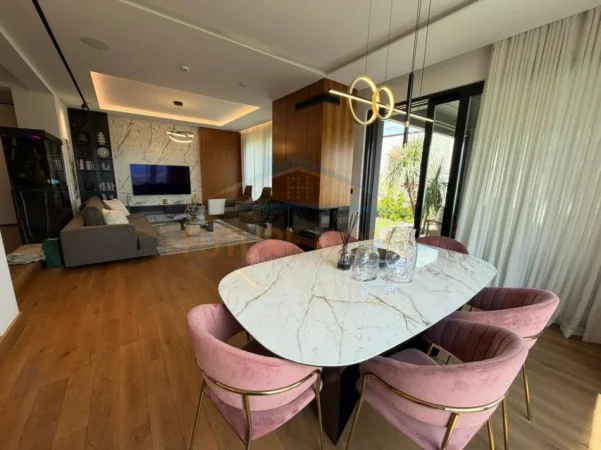 Tirane, jepet me qera Vile Vile 3 Katshe , 415 m² 5.000 € (Farke)