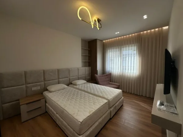 Tirane, jepet me qera apartament 1+1 Kati 4, 80 m² 1.000 € (pazari i ri)