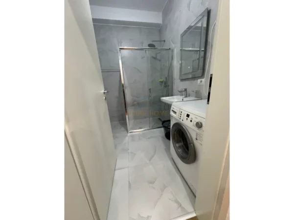 Tirane, jepet me qera apartament 2+1+Ballkon Kati 4, 74 m² 500 € (Ali Demi)