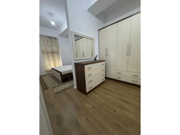 Tirane, jepet me qera apartament 2+1+Ballkon Kati 4, 74 m² 500 € (Ali Demi)