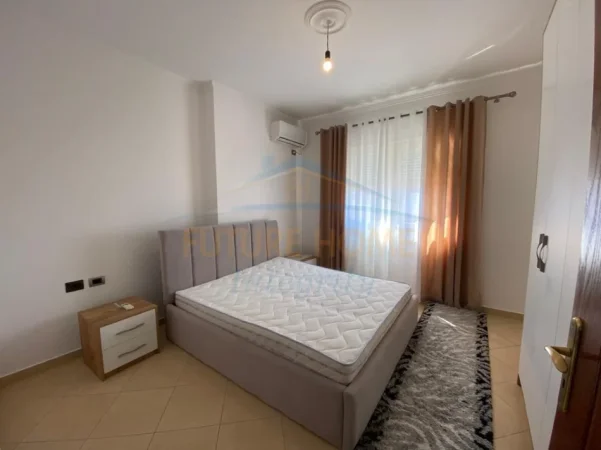 Tirane, jepet me qera apartament 1+1+Ballkon Kati 4, 62 m² 400 € (fres)