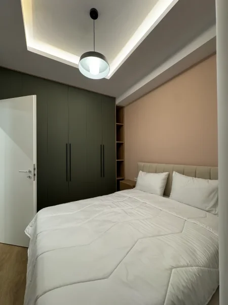 Tirane, jepet me qera apartament 1+1+Ballkon Kati 4, 550 € (Kompleksi Kadiu)