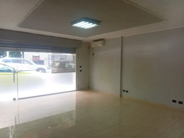 Tirane, jepet me qera magazine Kati 0, 60 m² 650 € (komuna e parisit)