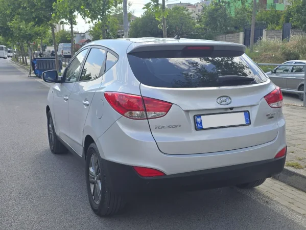 Tirane, shitet Hyndai Tucson Nafte, automatik Kondicioner 135.000 km 9.300 €