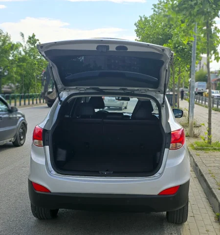 Tirane, shitet Hyndai Tucson Nafte, automatik Kondicioner 135.000 km 9.300 €