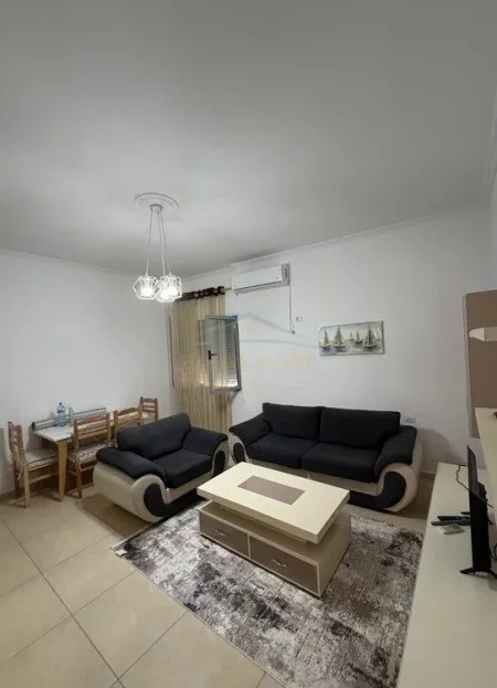 Tirane, jepet me qera apartament 1+1 Kati 1, 50 m² 400 € 