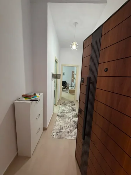 Tirane, jepet me qera apartament 1+1 Kati 2, 50 m² 400 € (Kopshti Botanik)