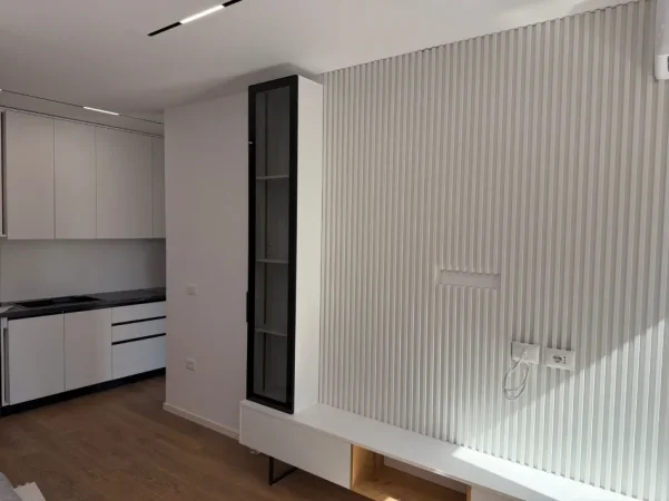 Tirane, jepet me qera apartament 1+1+Ballkon Kati 3, 61 m² 700 € (21 Dhjetori)