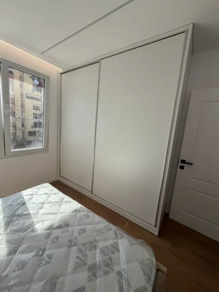 Tirane, jepet me qera apartament 1+1+Ballkon Kati 3, 61 m² 700 € (21 Dhjetori)