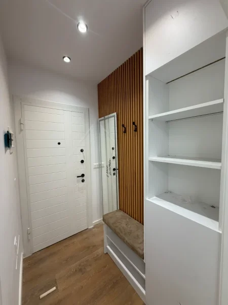 Tirane, jepet me qera apartament 1+1+Ballkon Kati 3, 61 m² 700 € (21 Dhjetori)