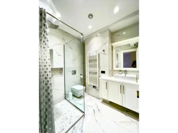 Tirane, jap me qera apartament 2+1 Kati 6, 115 m² 800 € (kopshti botanik)