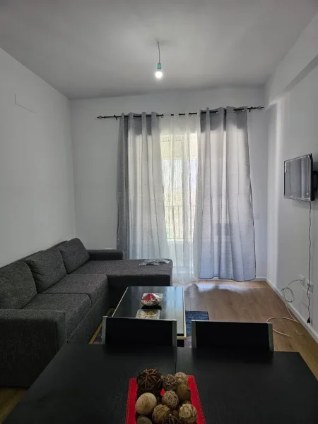 Tirane, jepet me qera apartament 1+1+Ballkon Kati 7, 61 m² 400 € (Rezidenca Kaimi/Rruga Pasho Hysa)