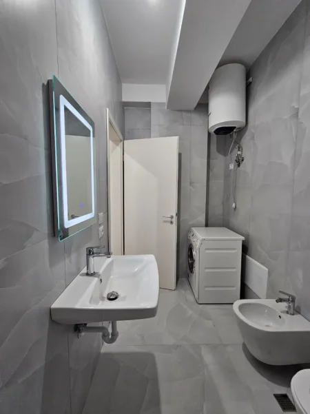Tirane, jepet me qera apartament 1+1+Ballkon Kati 7, 61 m² 400 € (Rezidenca Kaimi/Rruga Pasho Hysa)