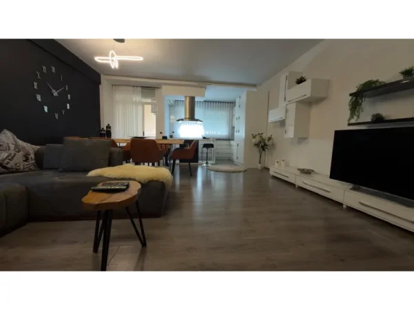 Tirane, jepet me qera apartament 2+1 Kati 5, 120 m² 950 € (komuna Parisit)