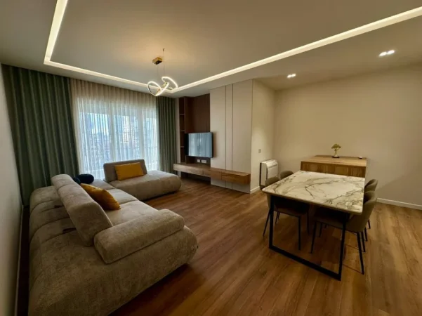 Tirane, jepet me qera 1+1 Kati 4, 80 m² 1.000 € (Pazari Ri)