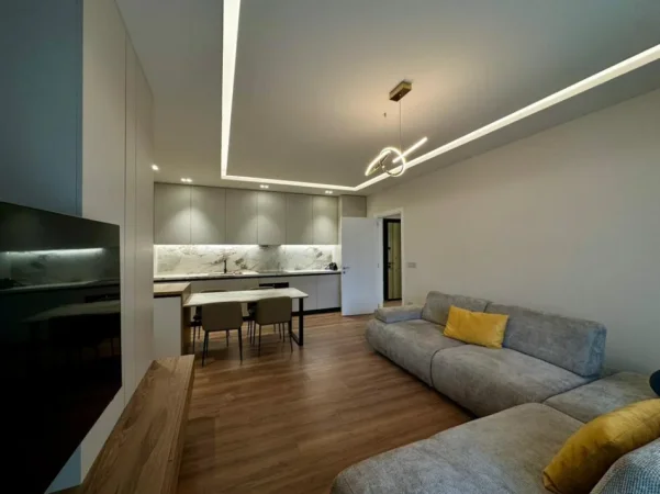 Tirane, jepet me qera 1+1 Kati 4, 80 m² 1.000 € (Pazari Ri)