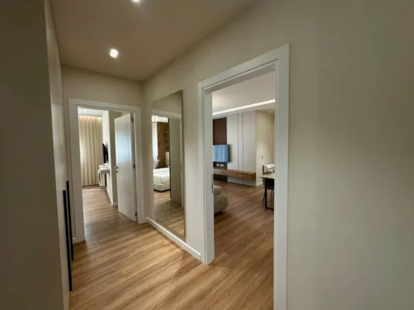 Tirane, jepet me qera 1+1 Kati 4, 80 m² 1.000 € (Pazari Ri)