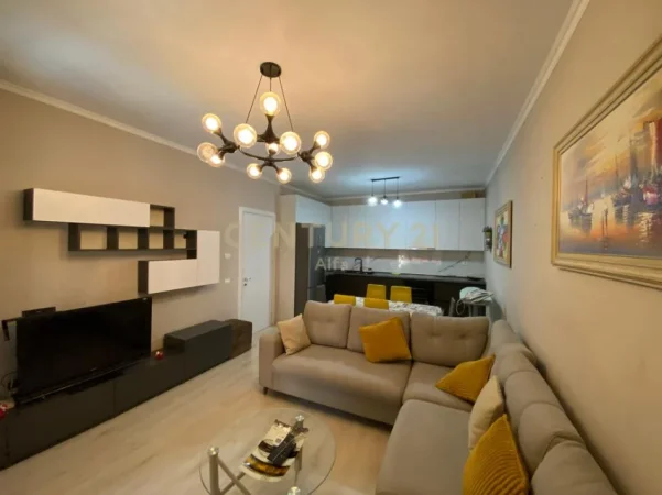 Tirane, jepet me qera apartament 1+1 Kati 2, 71 m² 620 € (green city)