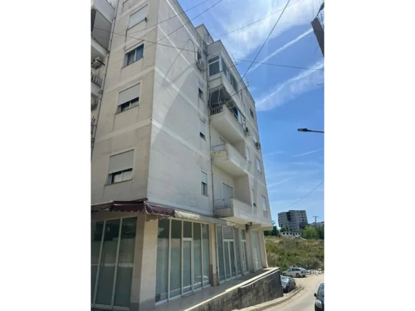 Tirane, shes ambjent biznesi Kati 1, 90 m² 136.500 € (rruga Abaz Bojaka)