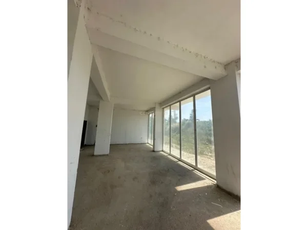 Tirane, shes ambjent biznesi Kati 1, 90 m² 136.500 € (rruga Abaz Bojaka)