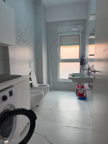 Tirane, jepet me qera apartament 1+1+Ballkon Kati 2, 50 m² 400 € (Residenca Kaimi)