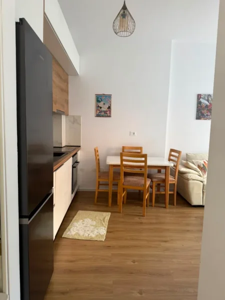 Tirane, jepet me qera apartament 1+1+Ballkon Kati 2, 50 m² 400 € (Residenca Kaimi)