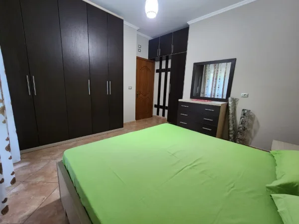 Tirane, jap me qera apartament 2+1 Kati 4, 100 m² 100 € (rruga kavajes)