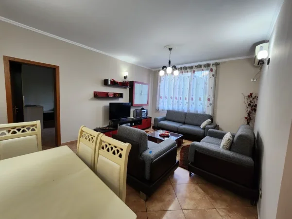 Tirane, jap me qera apartament 2+1 Kati 4, 100 m² 100 € (rruga kavajes)