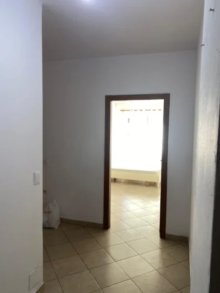 Tirane, jap me qera apartament 1+1 Kati 4, 70 m² 350 € (Vila L)