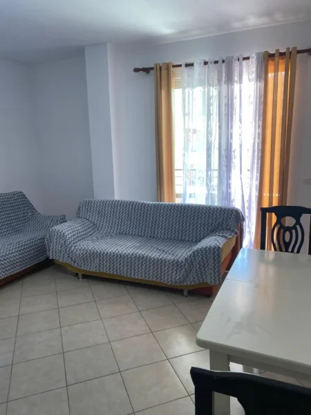 Tirane, jap me qera apartament 1+1 Kati 4, 70 m² 350 € (Vila L)