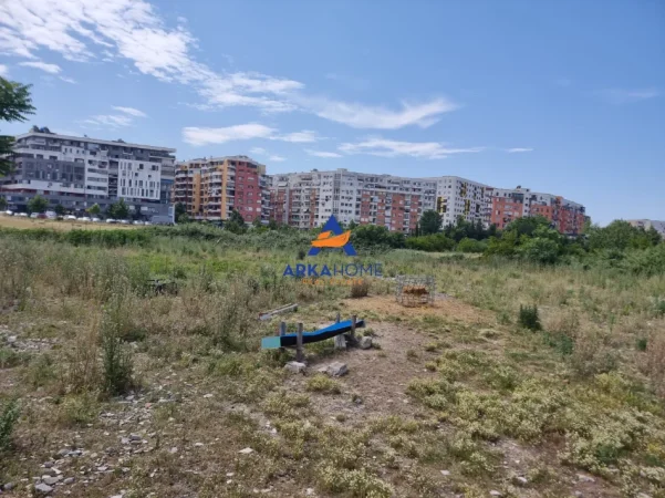 Tirane, shitet toke , 3.000 m² 
