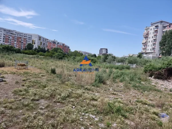 Tirane, shitet toke , 3.000 m² 
