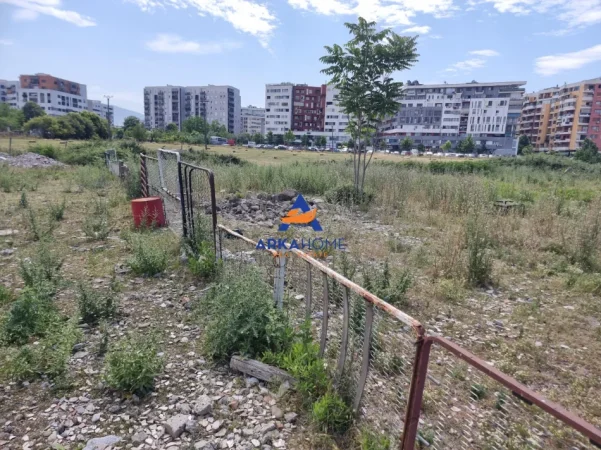Tirane, shitet toke , 3.000 m² 