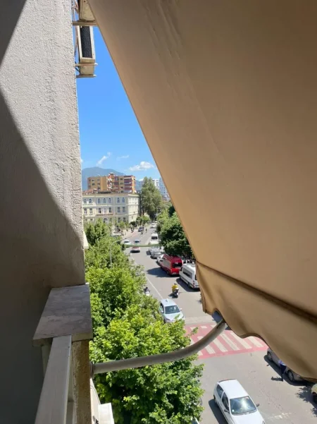 Tirane, jap me qera apartament 1+1+Ballkon Kati 4, 65 m² 650 € (Rruga e Dibres)
