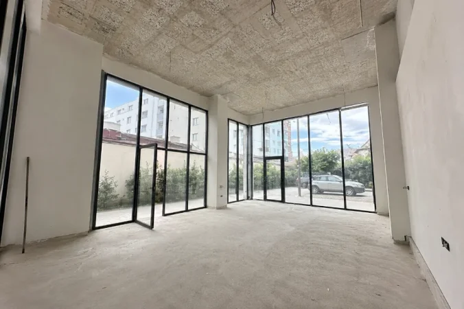 Tirane, shes ambjent biznesi Kati 0, 75 m² 412.500 € (astir)