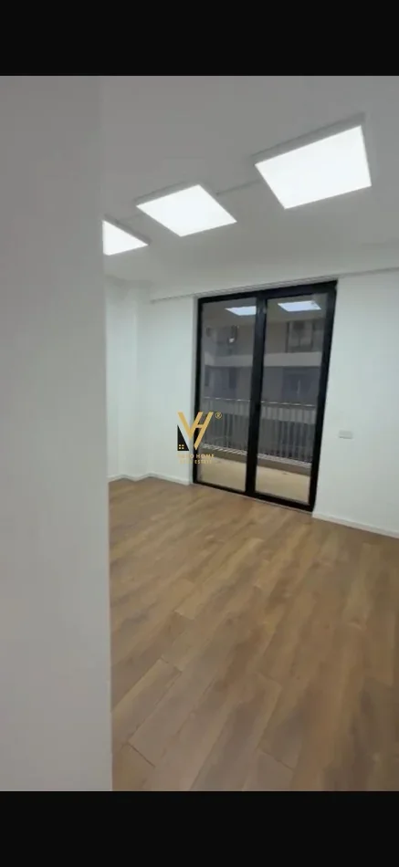 Tirane, jepet me qera zyre Kati 2, 116 m² 900 € (MINE PEZA)