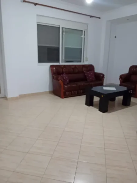 Tirane, jepet me qera apartament 4+1+Ballkon Kati 2, 